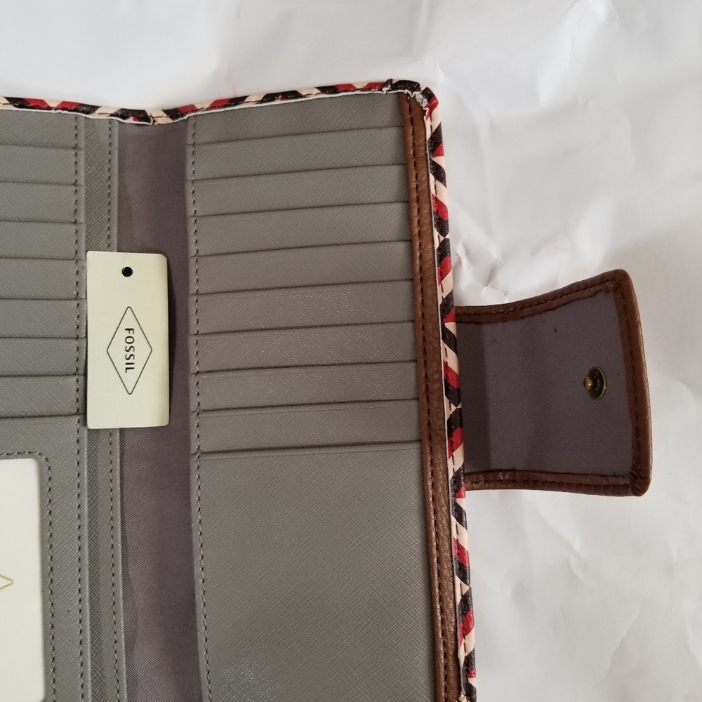 ⭐SOLD⭐Fossil Leather Wallet - Picture 7 of 9
